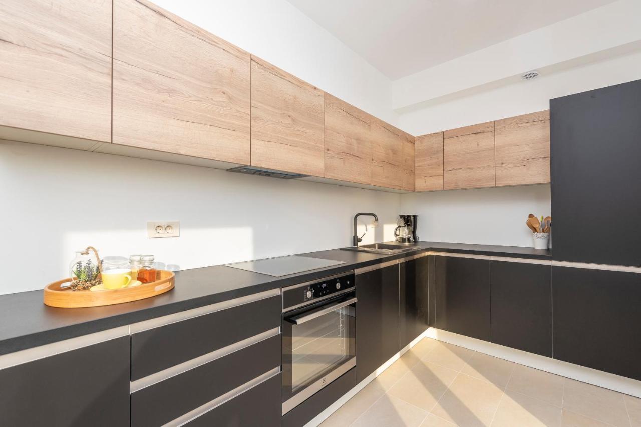 Apartment Eni 1 *