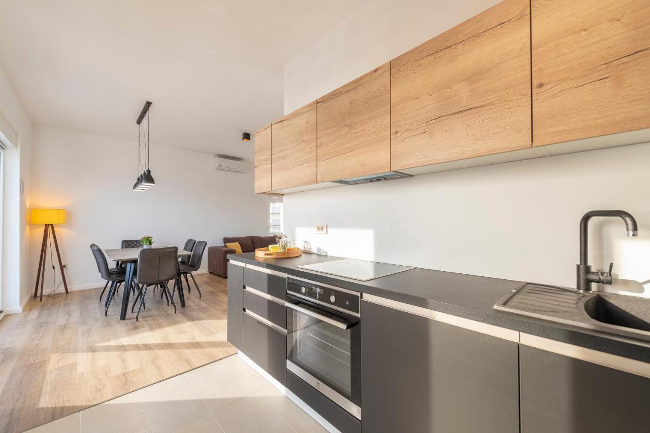 Apartment Eni 1 Mandre